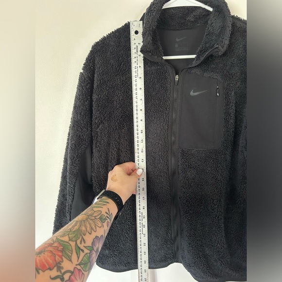 Nike x Outdoor Life
Rare Deep Pile Nike Fluffy Track Jacket - Picture 5 of 7